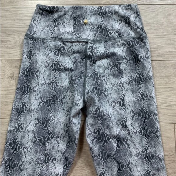 SPIRITUAL GANGSTER Essential High-rise Snake Print Leggings In Tonal Snake Print - Picture 6 of 12